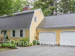 84 Applegate Ln, Falmouth, ME 04105