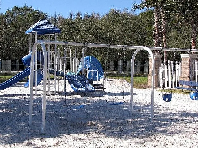 4 bed, 2.5 bath, 2380 sqft, $2,800 — Photo 4