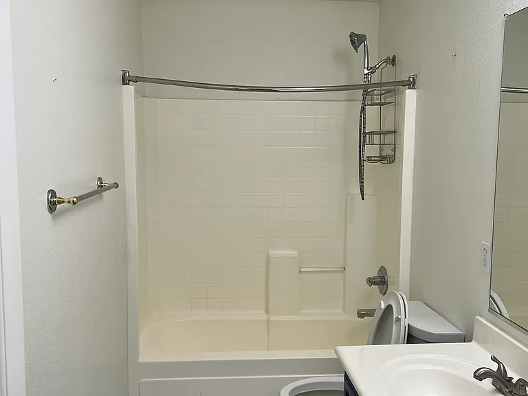 3728 E Liberty Ln — Photo 25