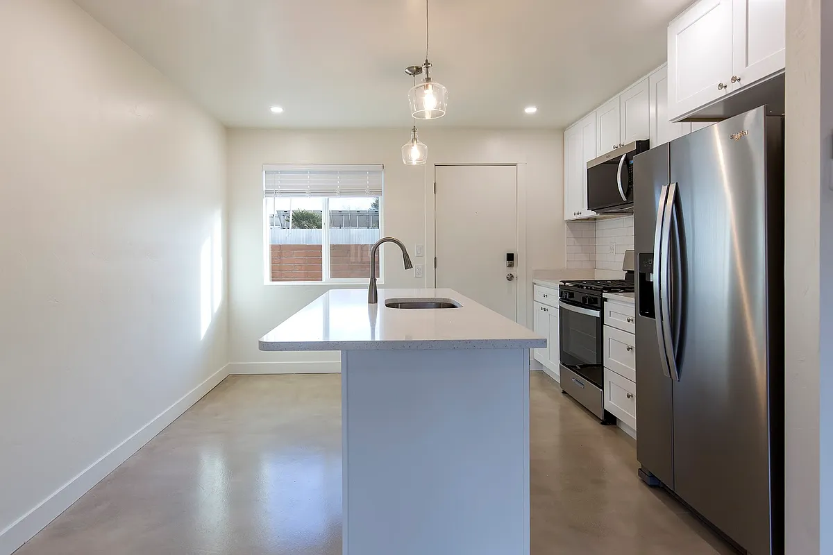 Building Photo - 1423 N Venice Ave #C