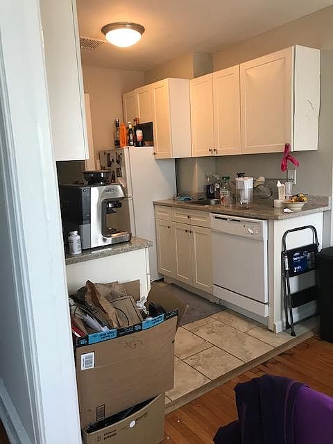 2nd image of 2106 Walnut St #2G