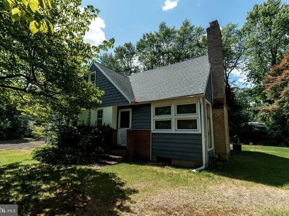 104 Lois Ln, Moorestown, NJ 08057