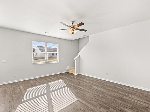 5th image of 659 Quartz Ln