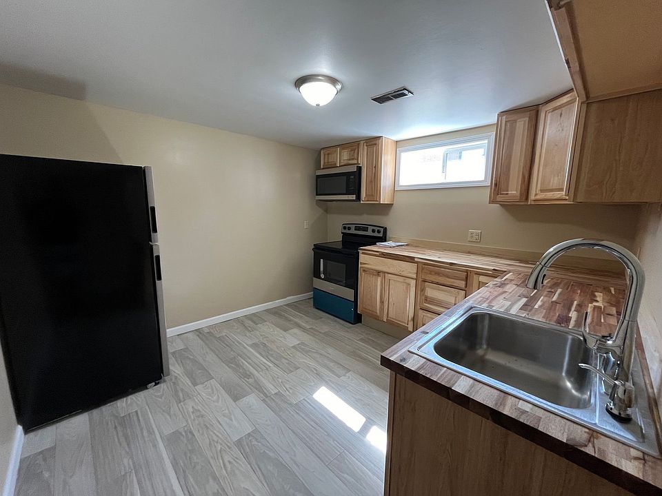 1st image of 528 21st Ave NE #1B-1BA