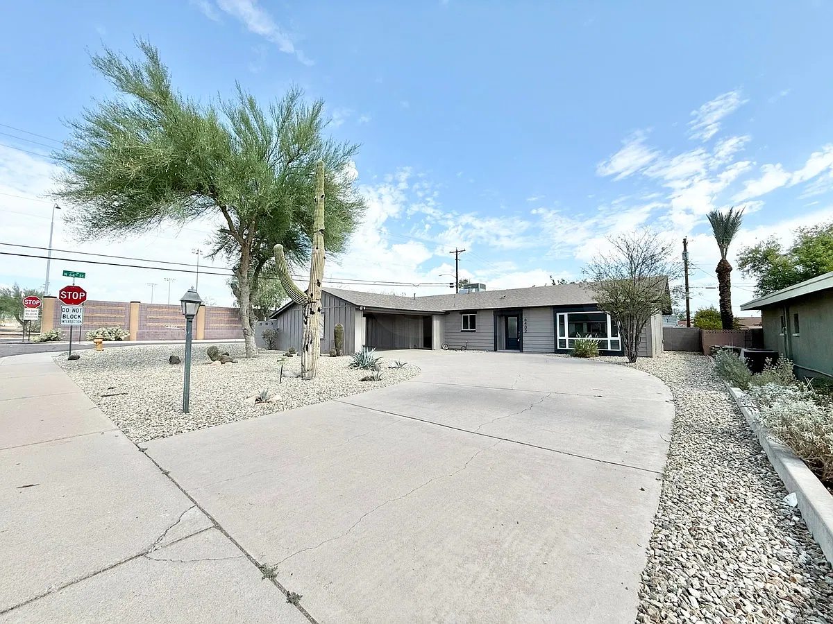 3 bed, 2.0 bath, 1552 sqft, $2,899 — Photo 2