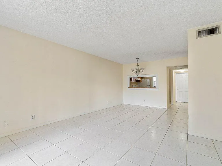 6736 Palmetto Cir S #105 — Photo 13