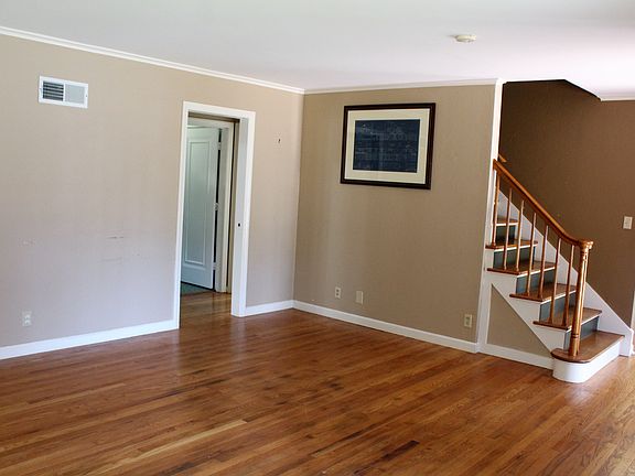 3rd image of 154 Whitworth Ave