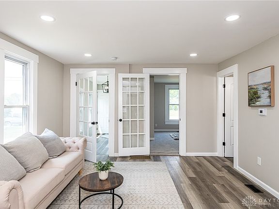 4th image of 710 N 4th St