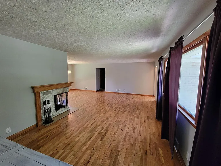 737 Lindberg Dr — Photo 26