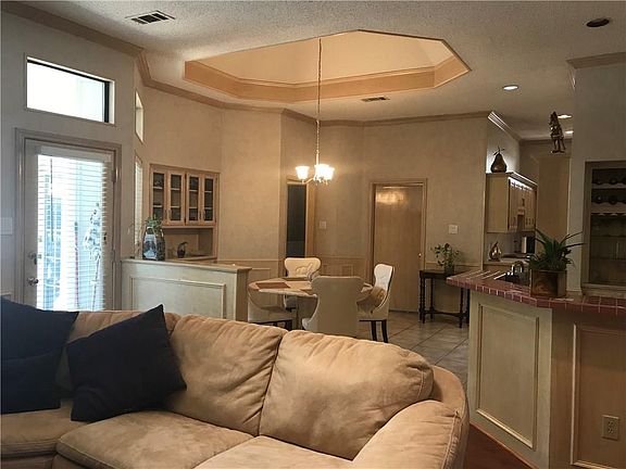 4th image of 4917 Saint James Ct