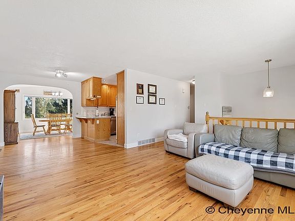 3rd image of 731 Melton St