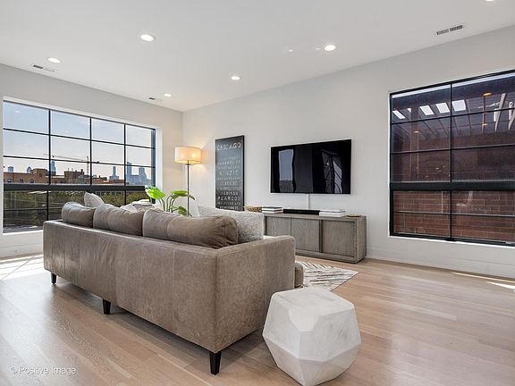 3rd image of 1228 N Bosworth Ave #401