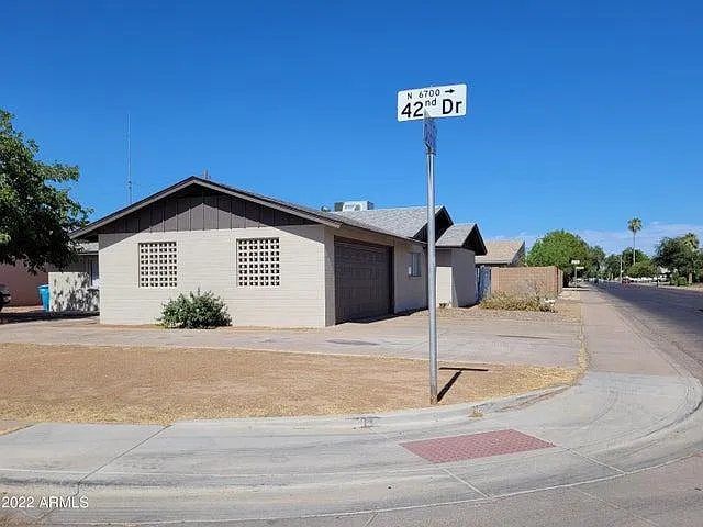 6701 N 42nd Dr — Photo 14
