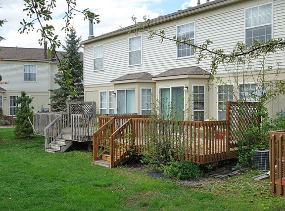 2nd image of 3066 Village Cir N