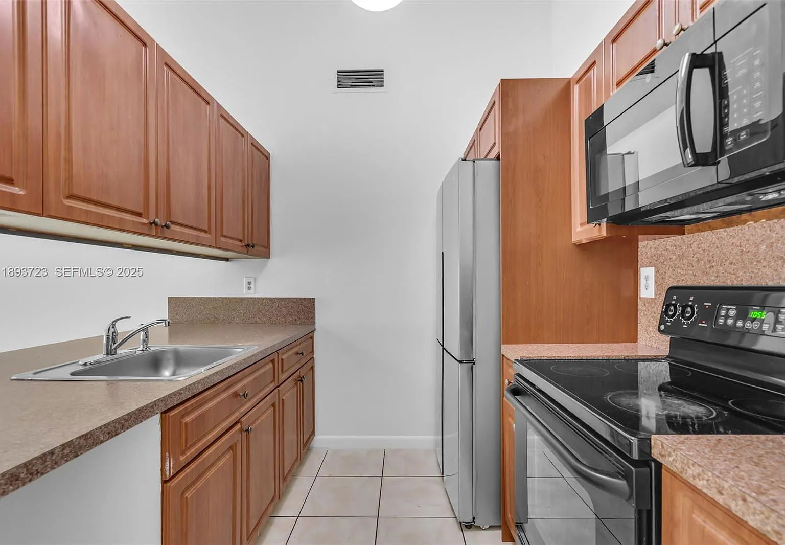 3 bed, 2.0 bath, $2,700 — Photo 3