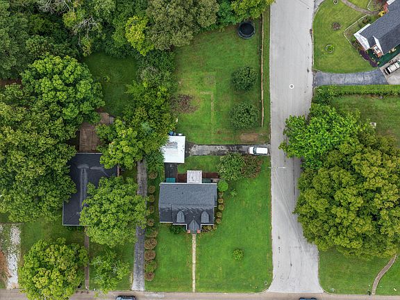 3rd image of 106 S Germantown Rd