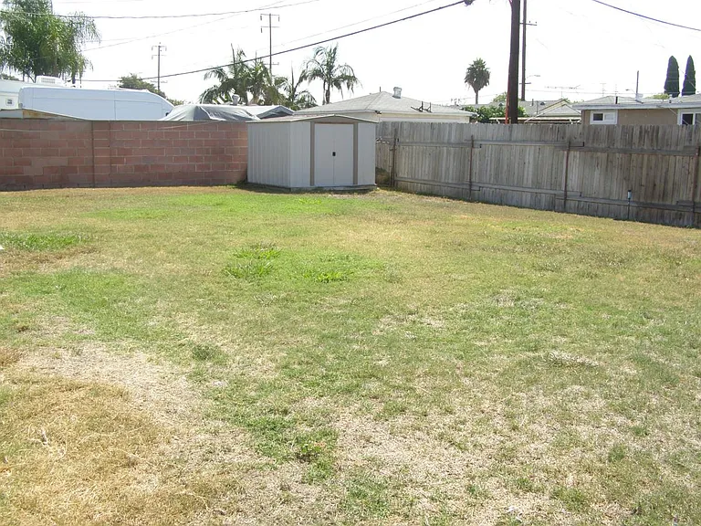 Darwin Ave — Photo 3
