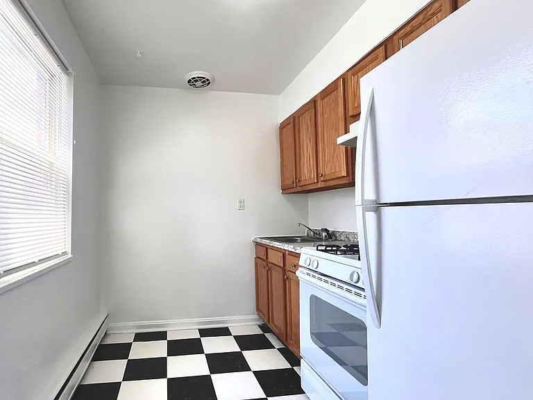 612 12th St NE — Photo 11