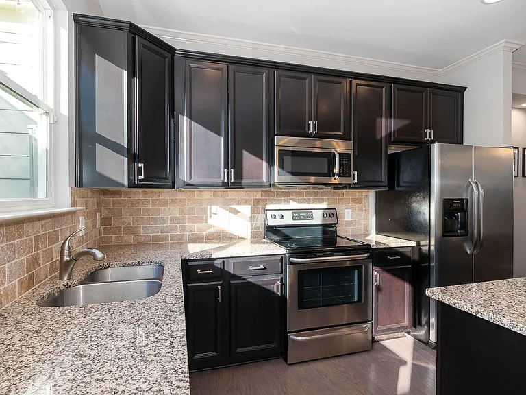 1304 Assembly St — Photo 8