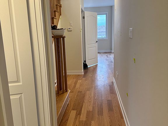 3rd image of 42 Rowlock St