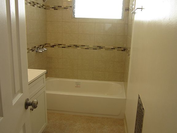 5th image of 4707 Beverly Blvd APT 9