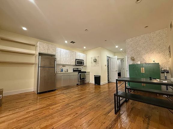 2nd image of 268A Throop Ave #1