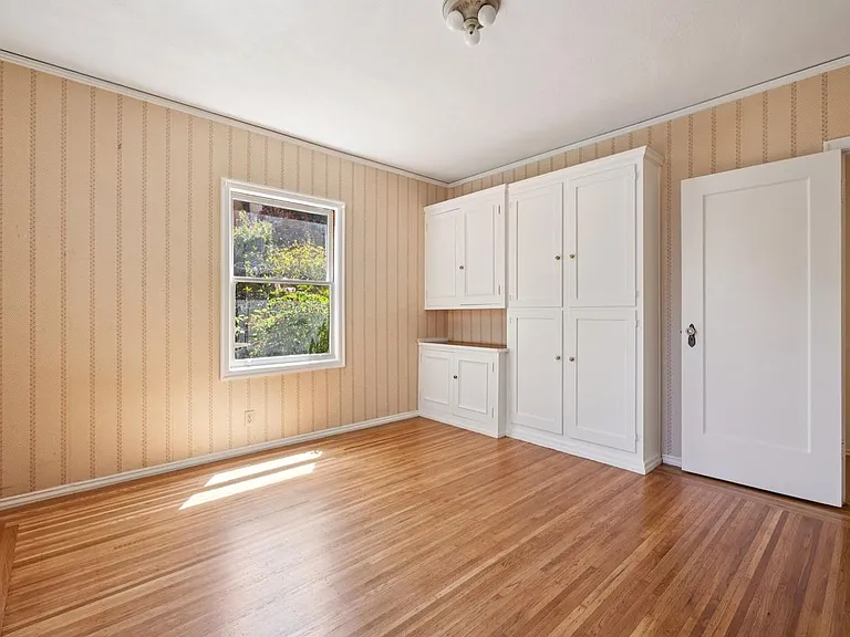 111 Windsor Ave — Photo 16