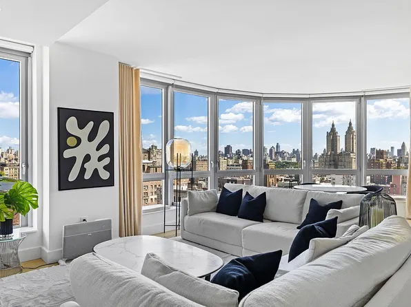 212 W 72nd St #19D, New York, NY 10023