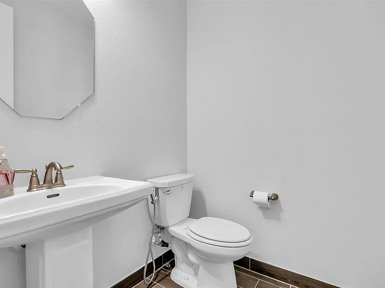 2115 Jitterbug Ln — Photo 12