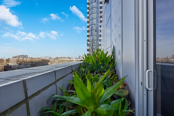 Rented by Compass | media 40