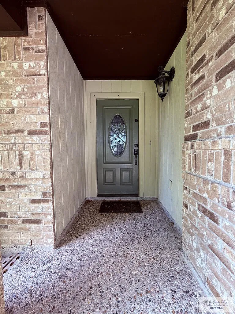 3 bed, 2.0 bath, 1438 sqft, $2,200 — Photo 3