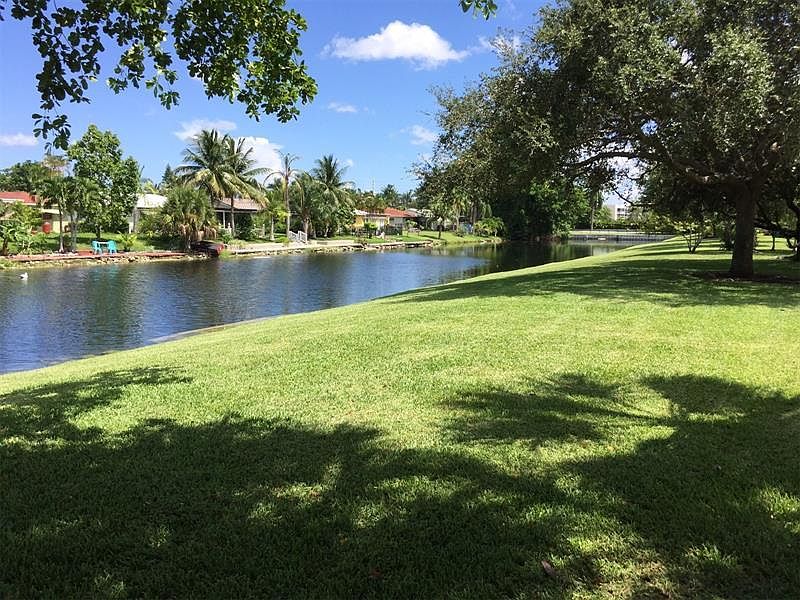 2nd image of 7815 Sanibel Dr