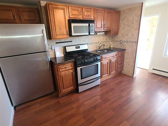 2nd image of 356 4th St #3