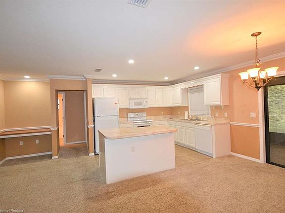 3rd image of 2304 Hidden Creek Cir