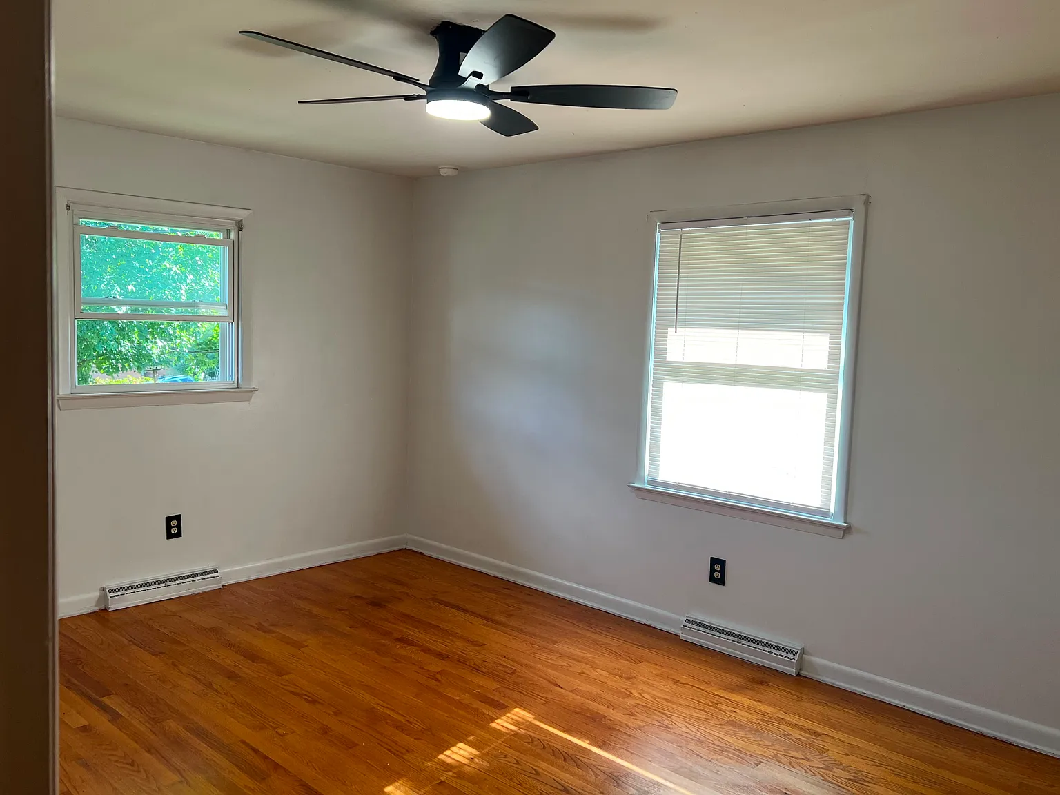 3 bed, 1.5 bath, 1200 sqft, $2,100 — Photo 2