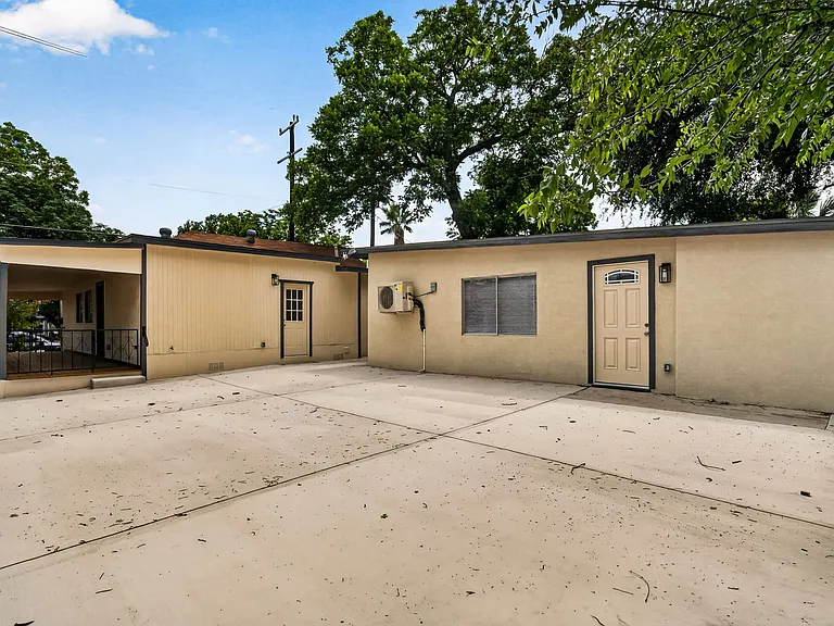 631 E Mistletoe Ave — Photo 27