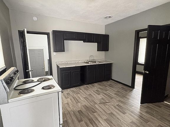 4th image of 1637 Vance St