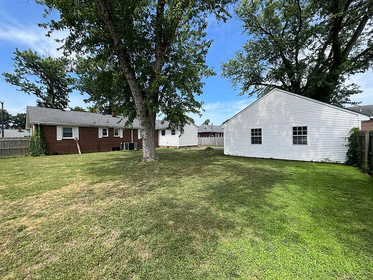 2725 Greendale Ave — Photo 32