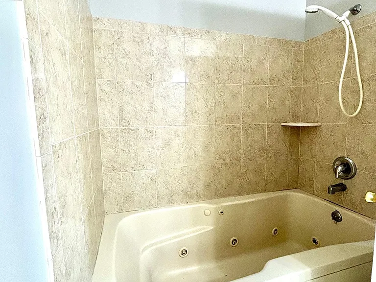 27 Oyster Bay Rd #G — Photo 22