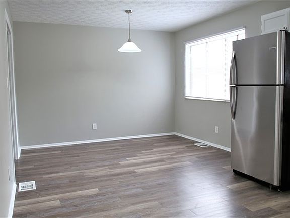 4th image of 3223 E Larch Ln