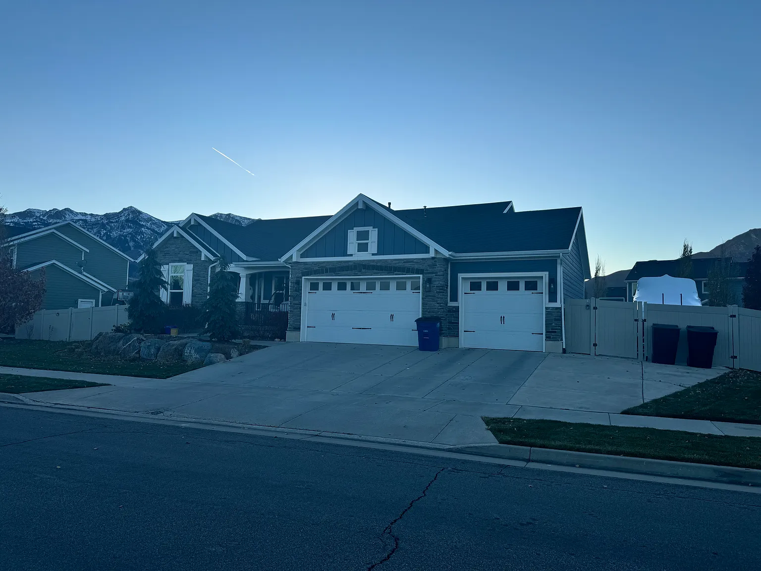 5 bed, 4000 sqft, $4,500 — Photo 1