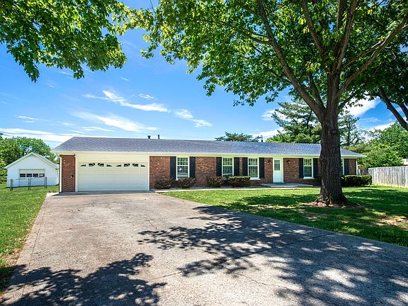 2nd image of 204 Boxwood Ct