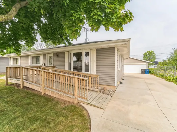 235 McKinley Ave, Omro, WI 54963