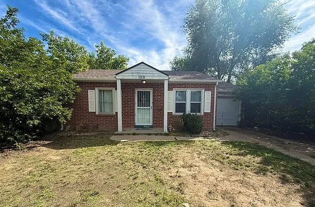 2 bed, 735 sqft, $1,800 — Photo 1