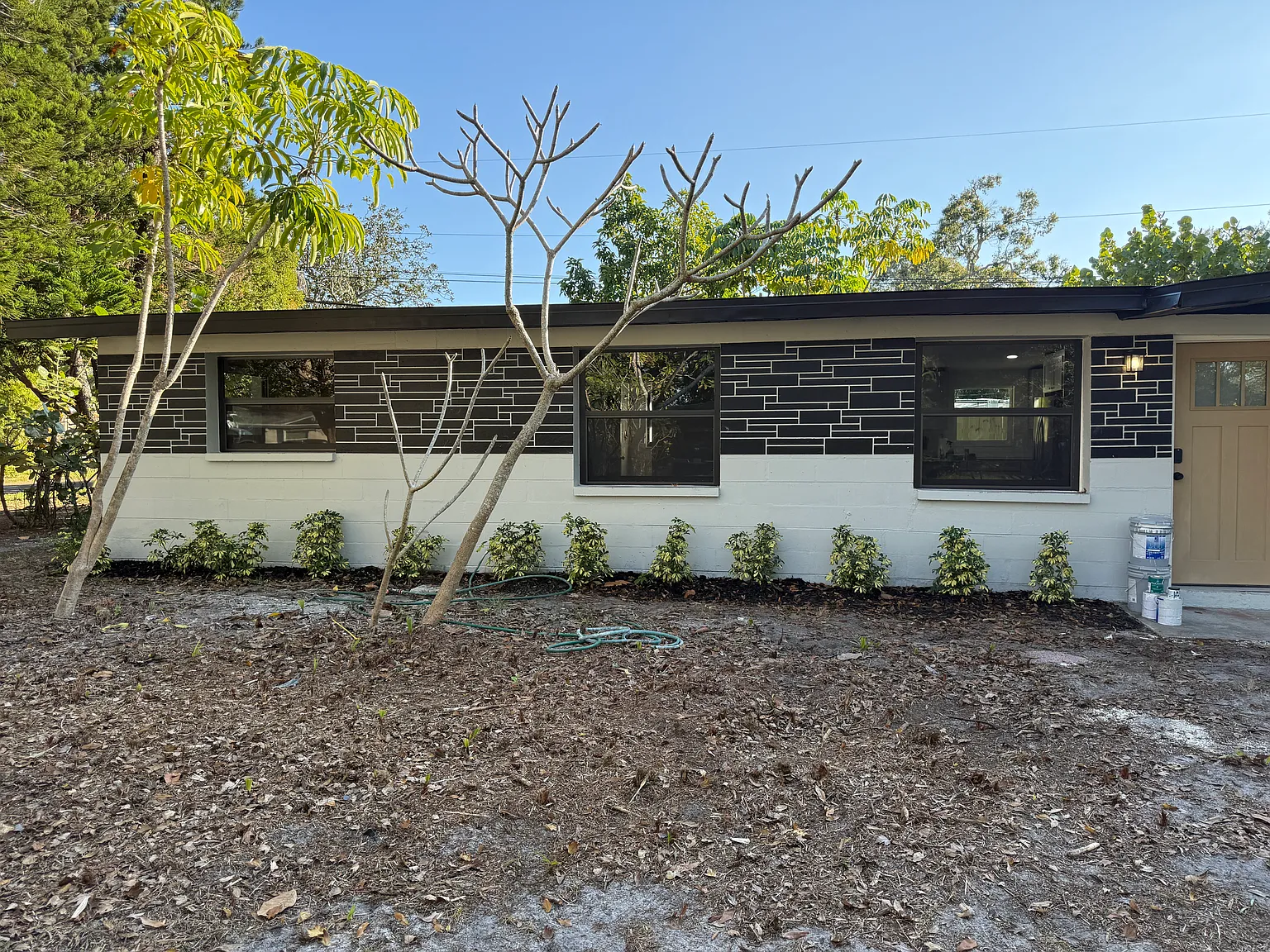 2 bed, 888 sqft, $2,400 — Photo 2