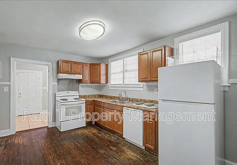 633 W 35th St — Photo 9