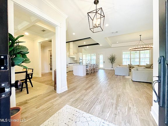 3rd image of 3144 Cypress Creek Dr