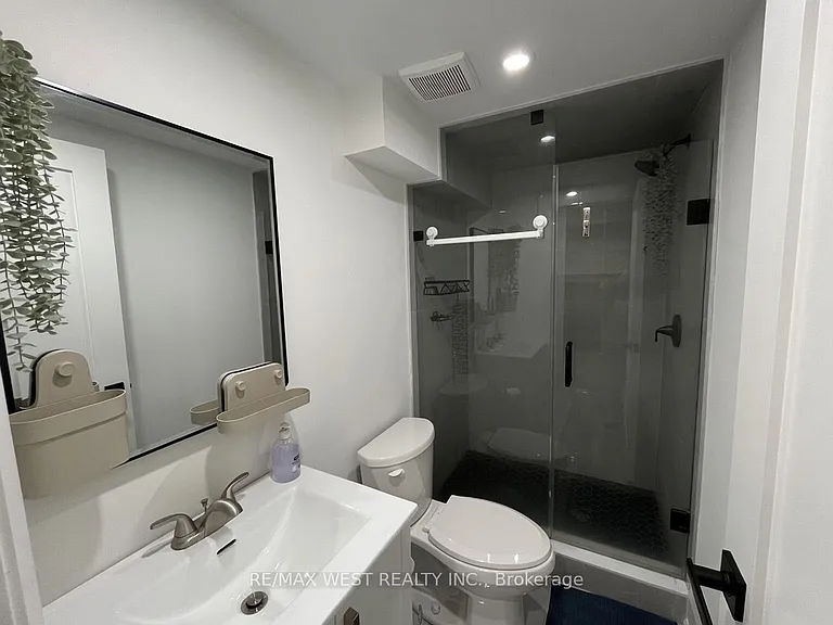 202 Perth Ave #5 — Photo 8