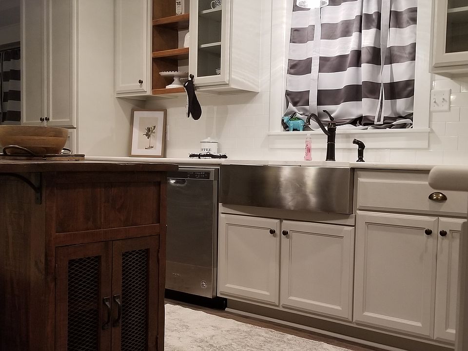 1st image of 105 Bonnet St