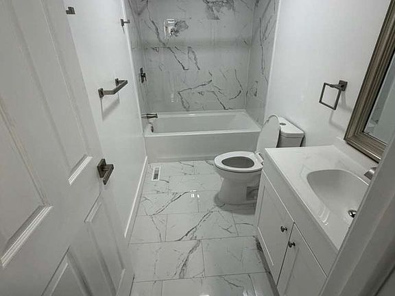 4th image of 176 Guy Park Ave